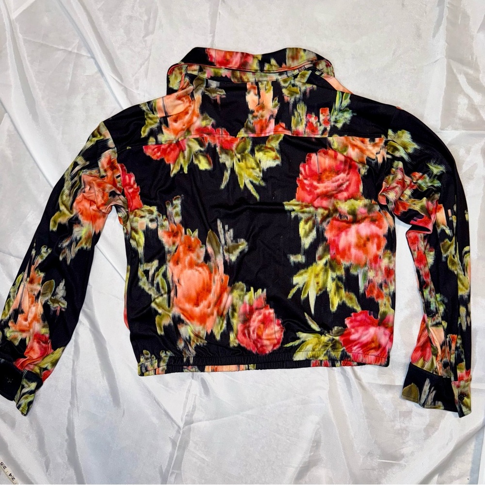 Steve Madden Women’s Black Red Green Floral Roses L/S Shirt‎ Blouse Stretchy - Picture 6 of 10